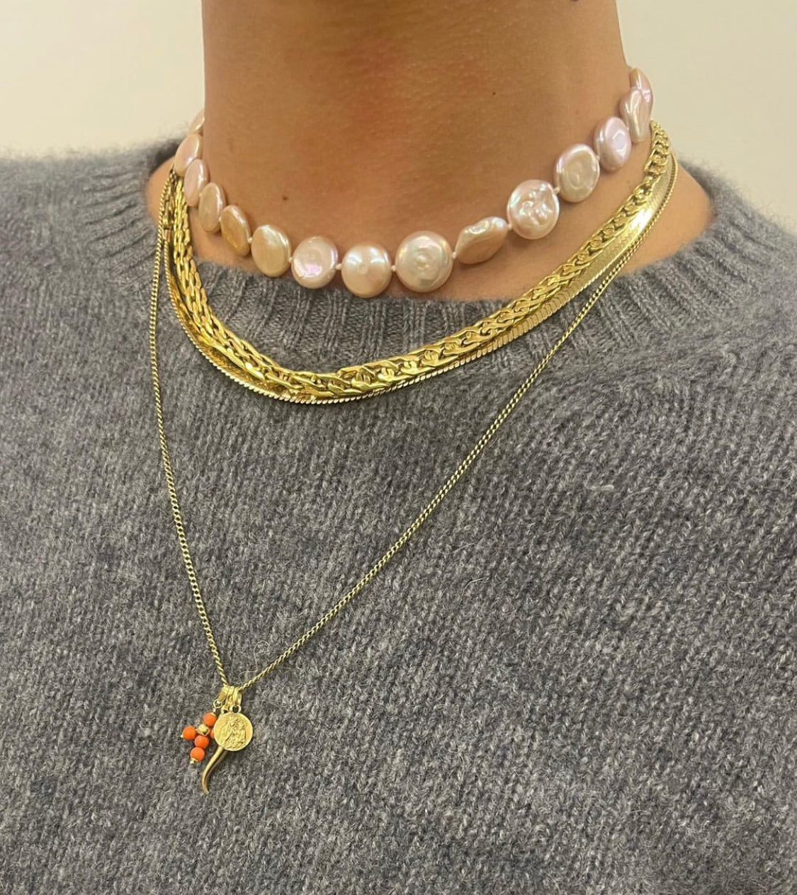 button pearl choker